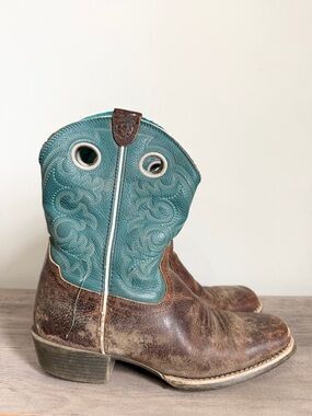 Ariat Youth Fatbaby Leather Boots, Distressed Brown Turquoise size 4